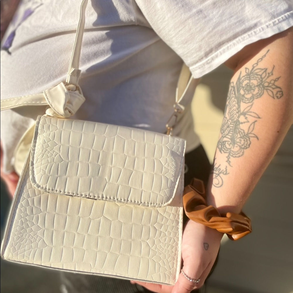 messenger bag 🐊🤍